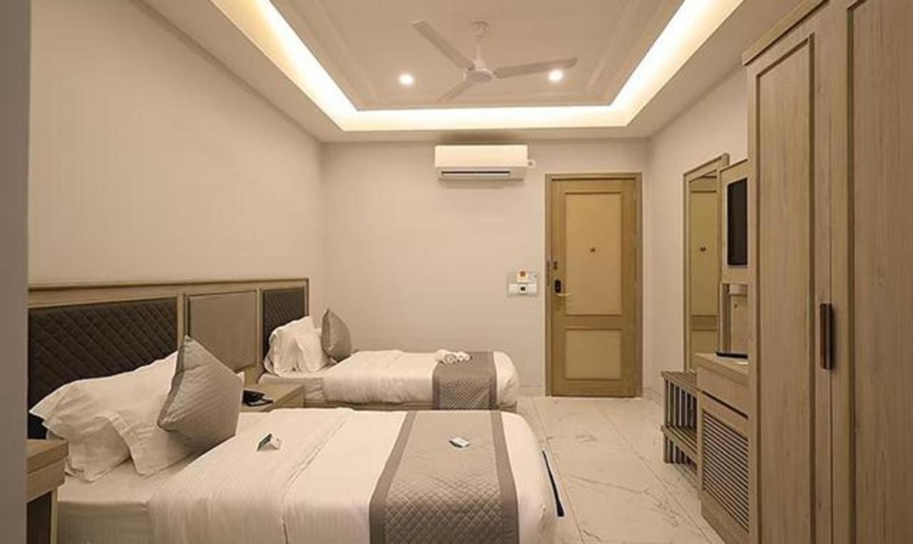 נוידה Fabhotel Prime Hampton By Ic'S מראה חיצוני תמונה