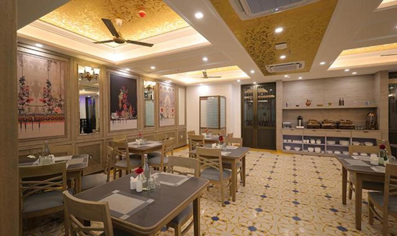 נוידה Fabhotel Prime Hampton By Ic'S מראה חיצוני תמונה