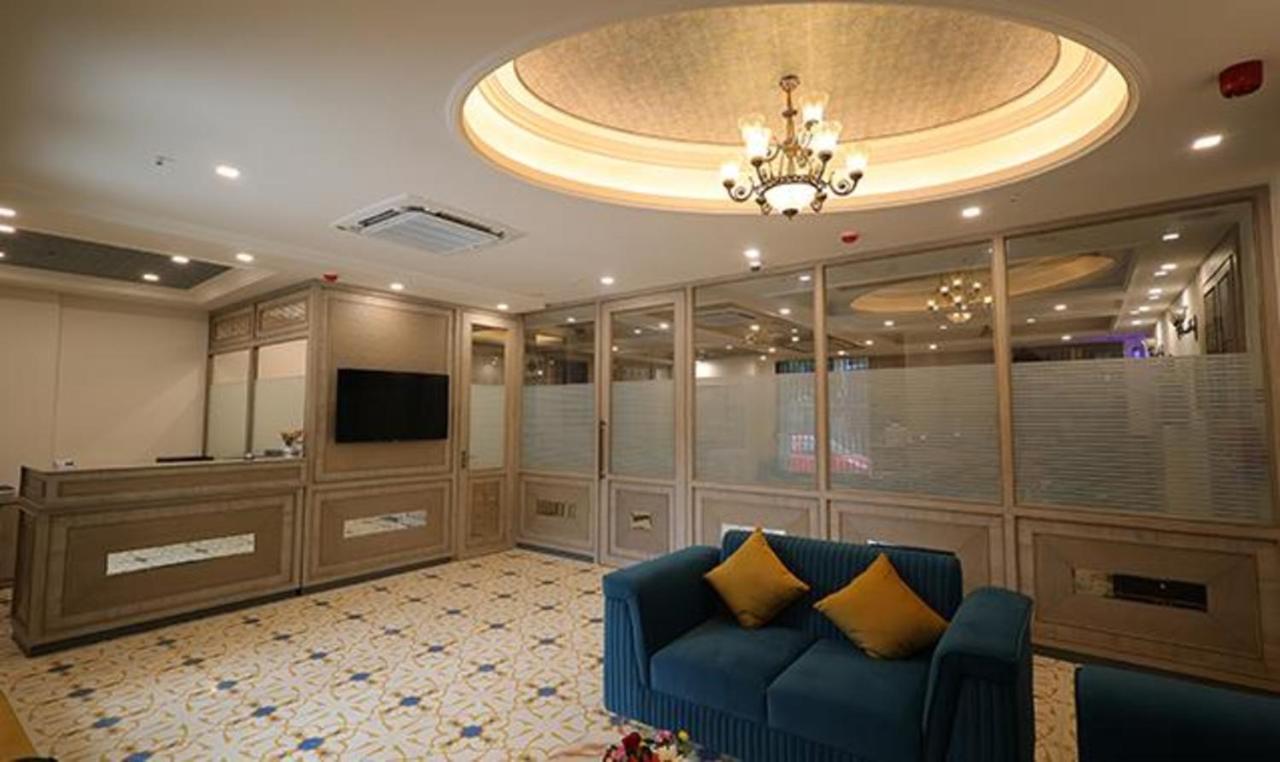 נוידה Fabhotel Prime Hampton By Ic'S מראה חיצוני תמונה